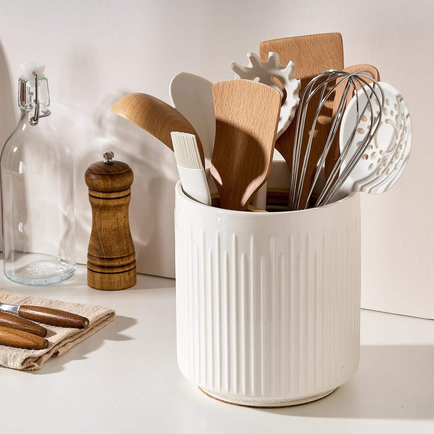 JIEMEI HOME Kitchen Utensil Holder, 7.2" Large Ceramic Stable Utensil Crock for Kitchen Counter, Utensil Holder with Cork Mat, Removable Bamboo Divider for Easy, Kitchen Decor and Accessories, White